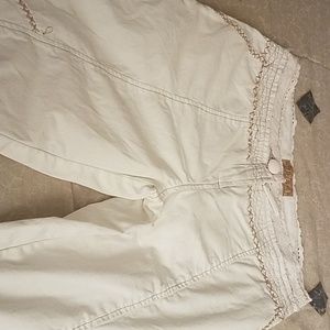 White Jean's w/tan stitching & pockets